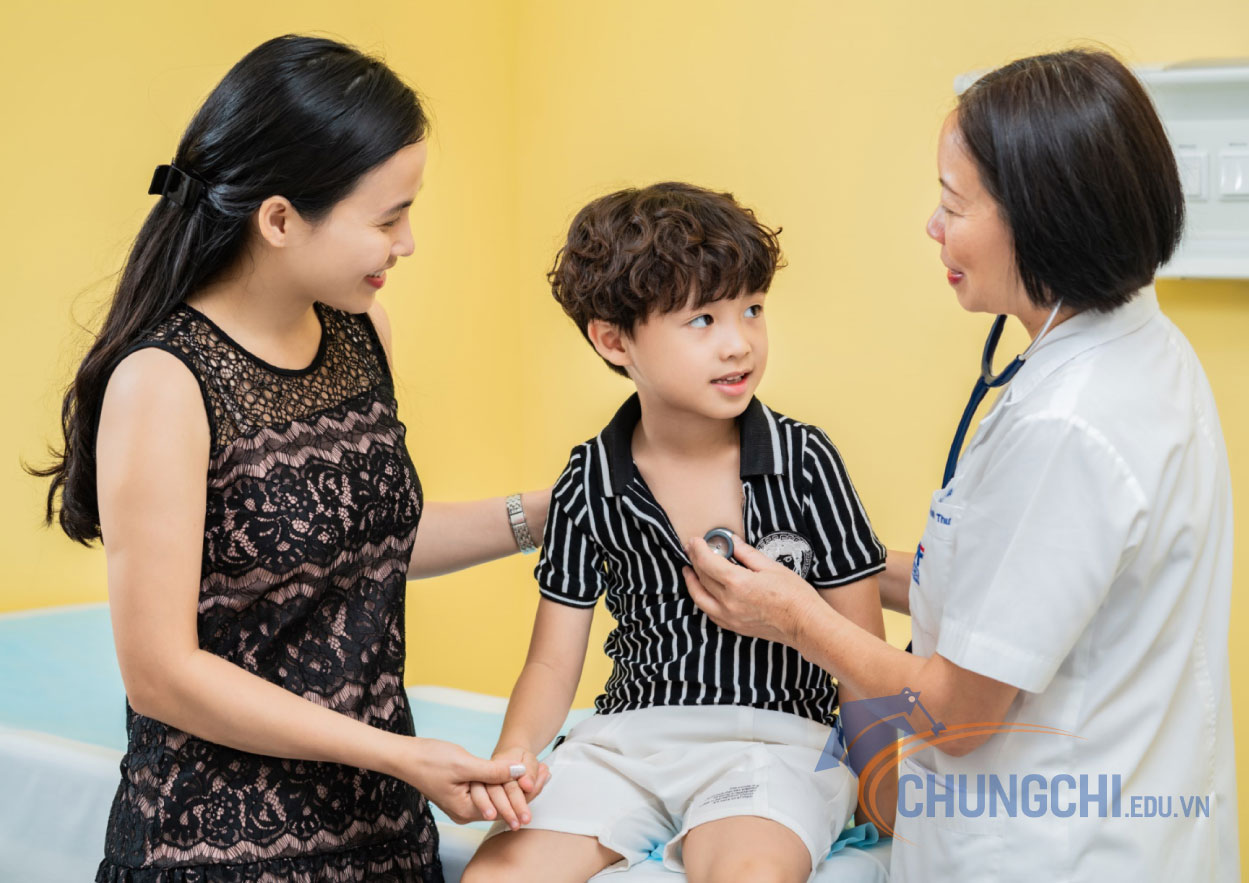 Điều dưỡng chuyên ngành Nhi khoa