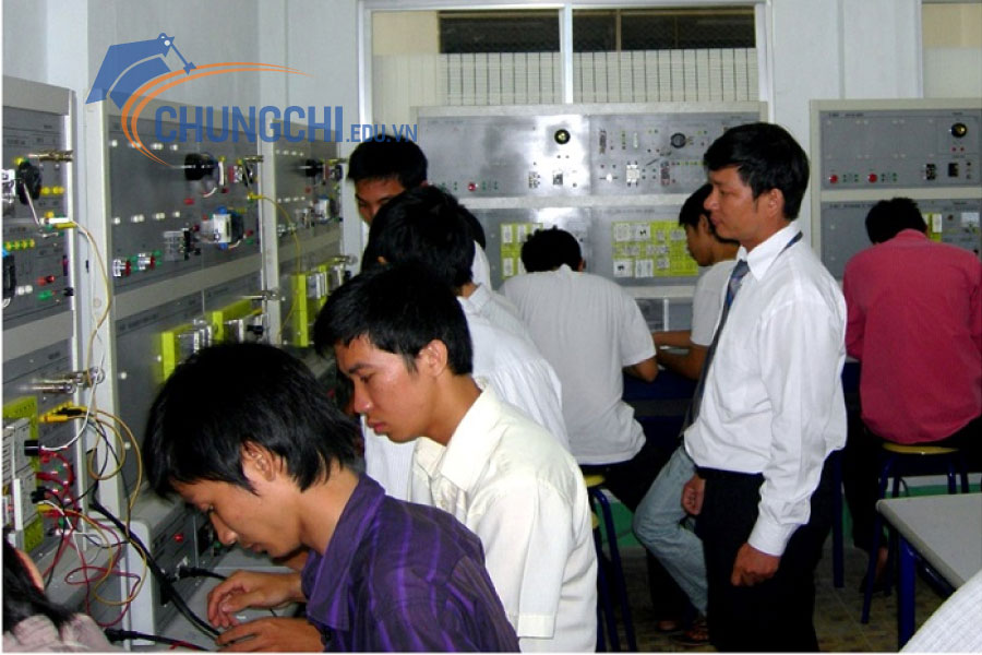 ngành điện công nghiệp tại trung tâm đào tạo chứng chỉ ngắn hạn cấp quốc gia