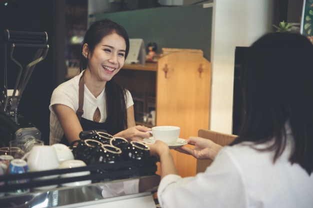 Quy trình phục vụ nhà hàng bước 4: Tiễn khách và dọn dẹp bàn ăn